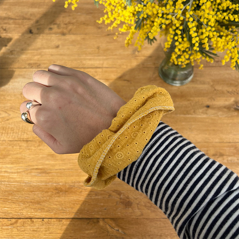 Maxi chouchou - Gaze de coton jaune brodé