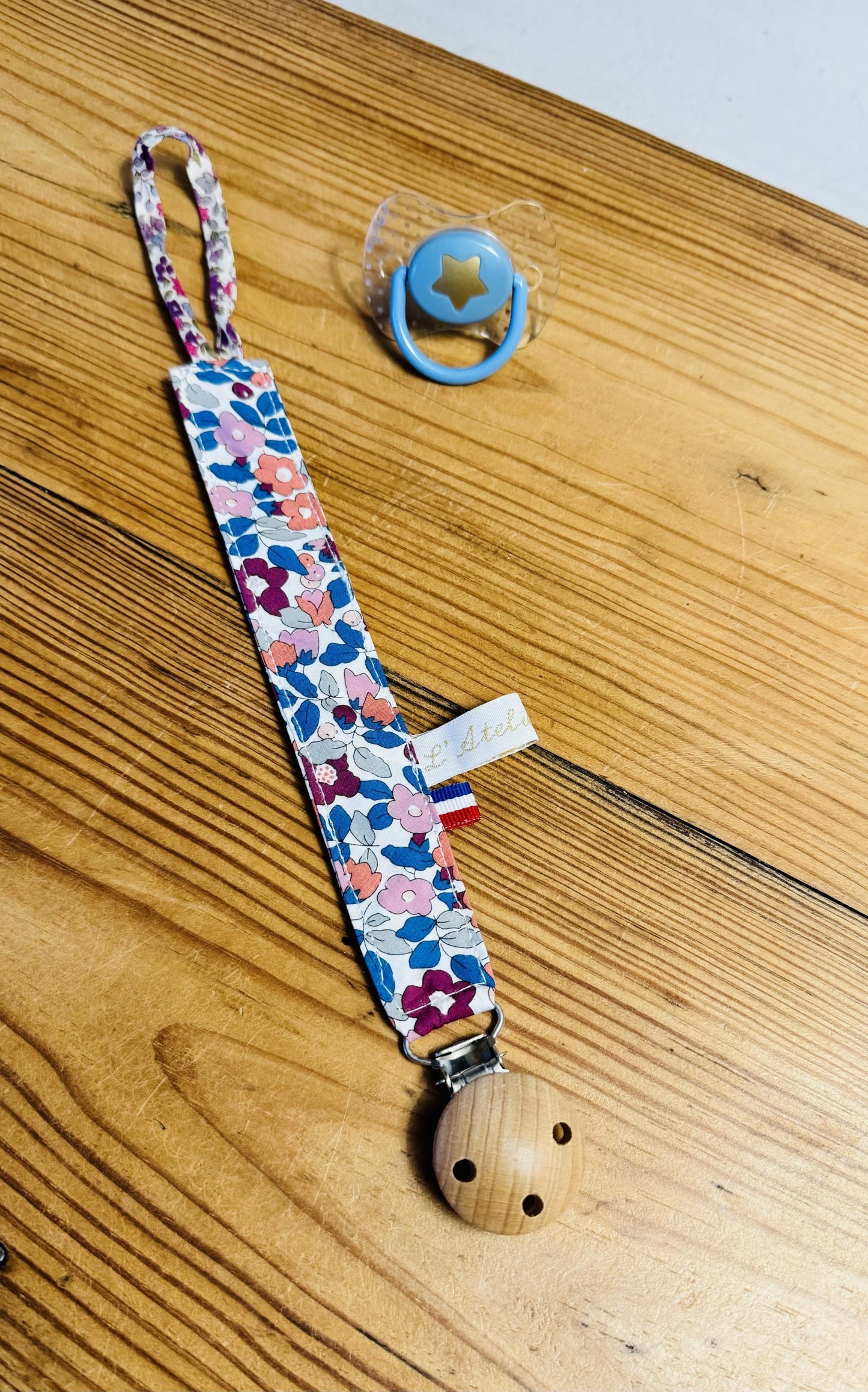 Attache sucette liberty