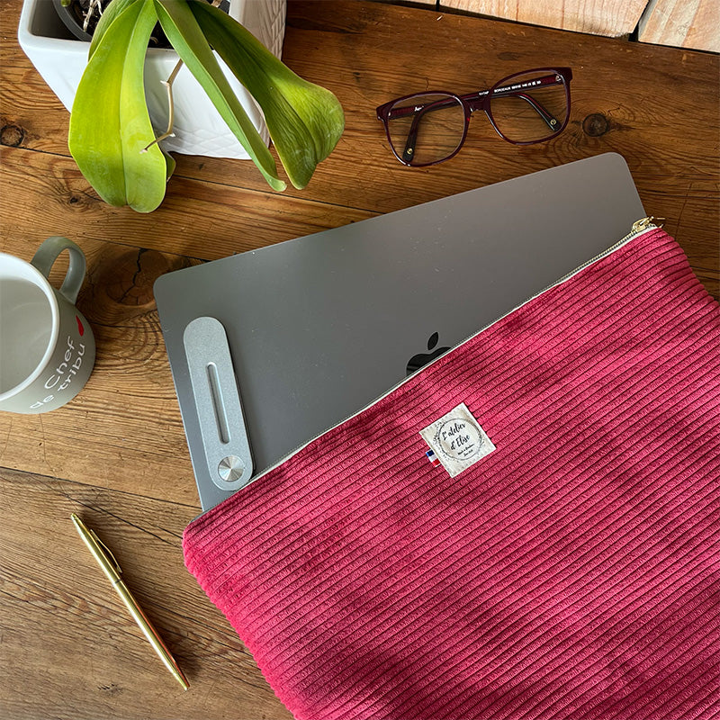 Housse d'ordinateur 15" - Velours côtelé fuschia