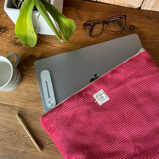 Housse d'ordinateur 15" - Velours côtelé fuschia