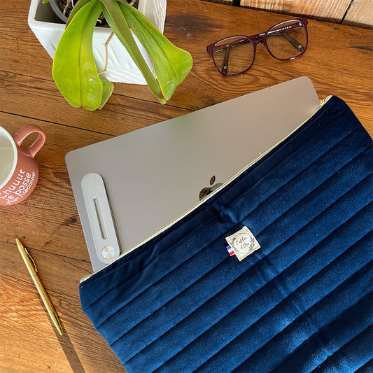 Housse d'ordinateur  17" Velours matelassé bleu marine
